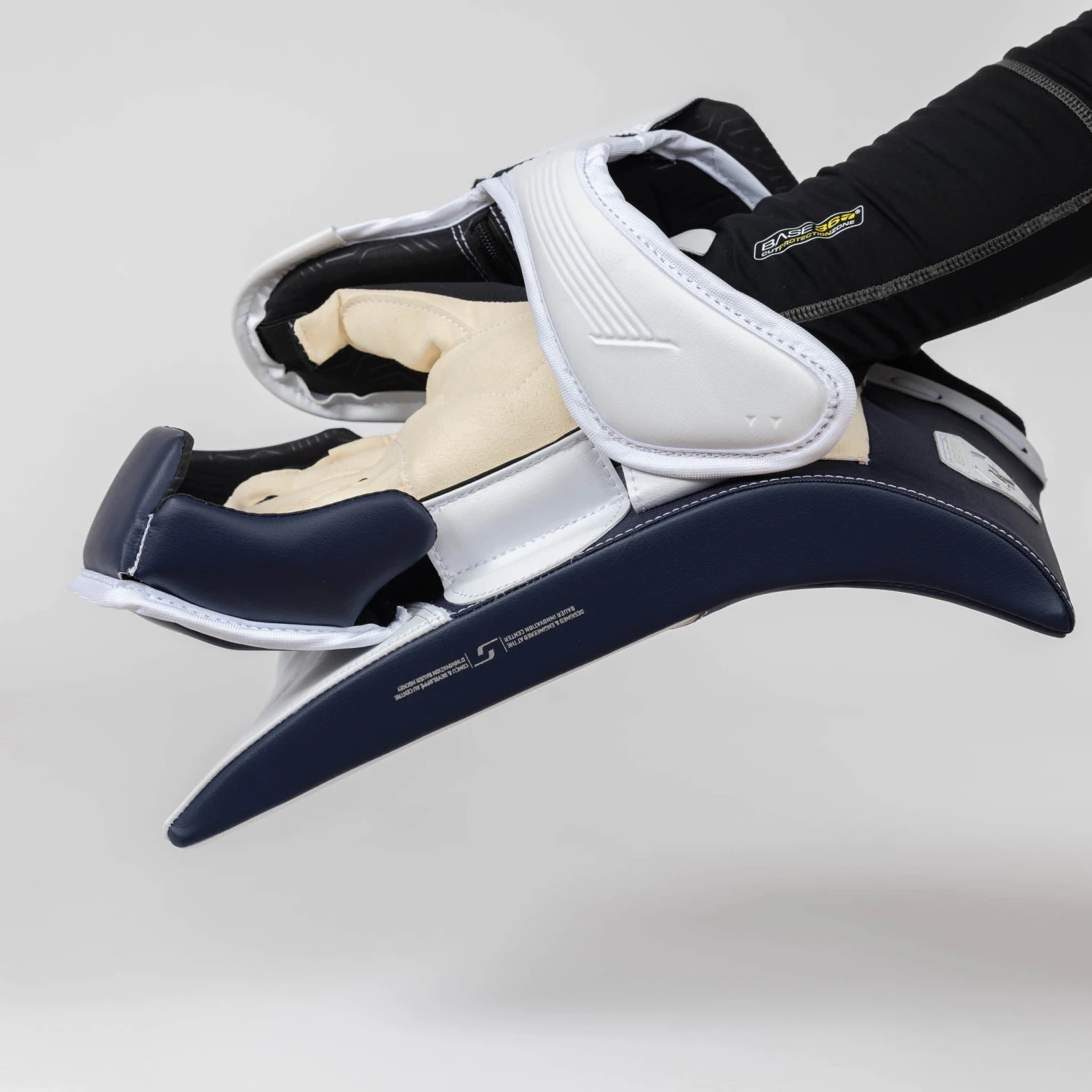 Bauer Supreme M5 Pro Senior Goalie Blocker - Image 8