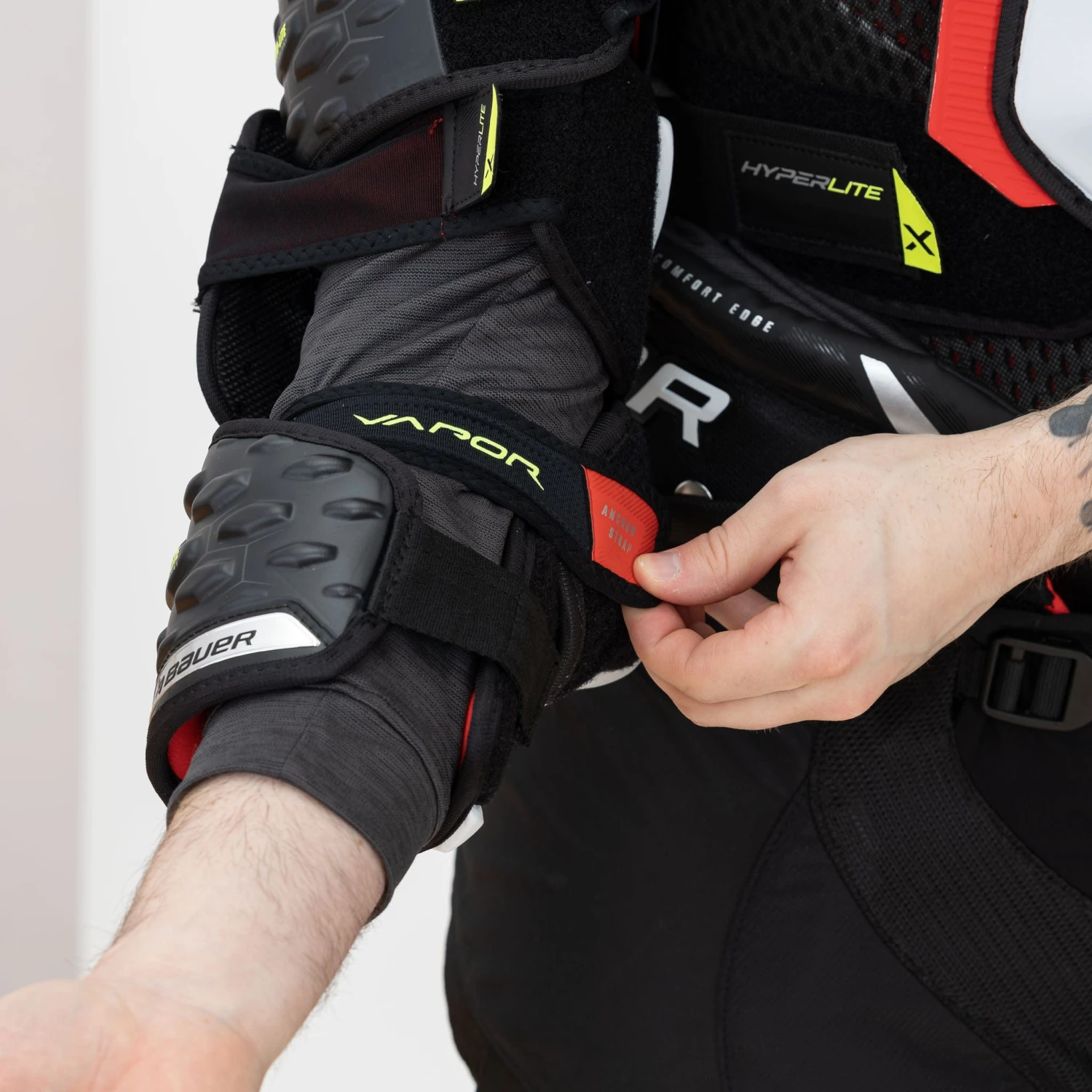 Bauer Vapor Hyperlite Intermediate Hockey Elbow Pads - Image 5