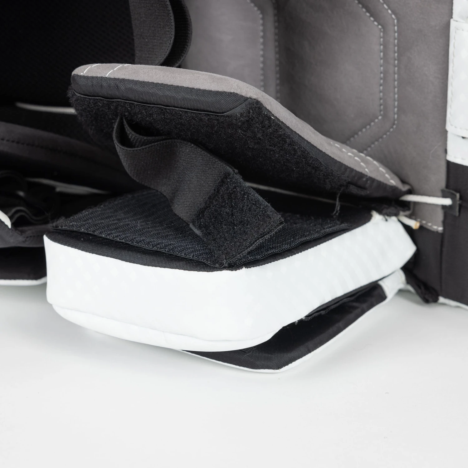 Brian's G-NETik X5 Junior Goalie Leg Pads - Image 12