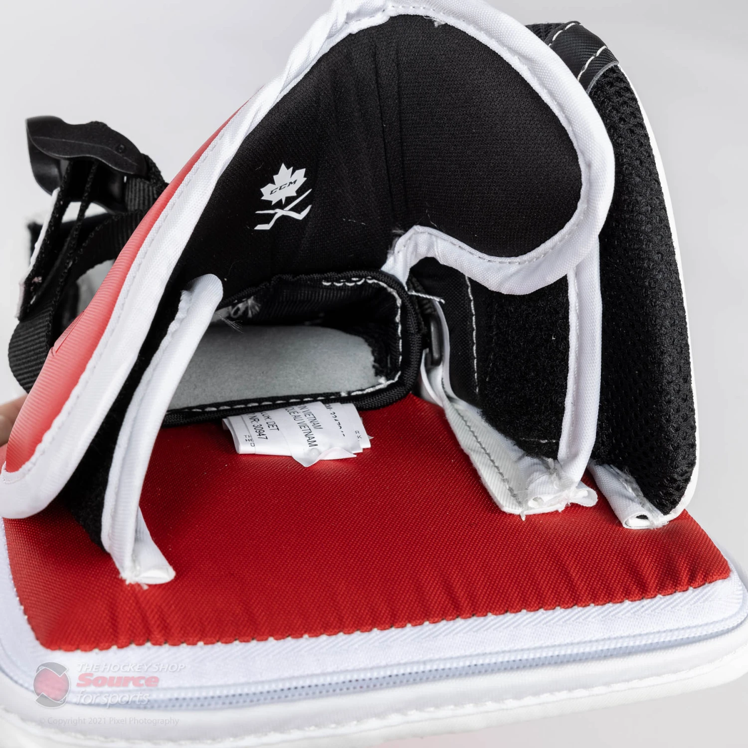 CCM Extreme Flex E5.5 Youth Goalie Blocker - Image 9