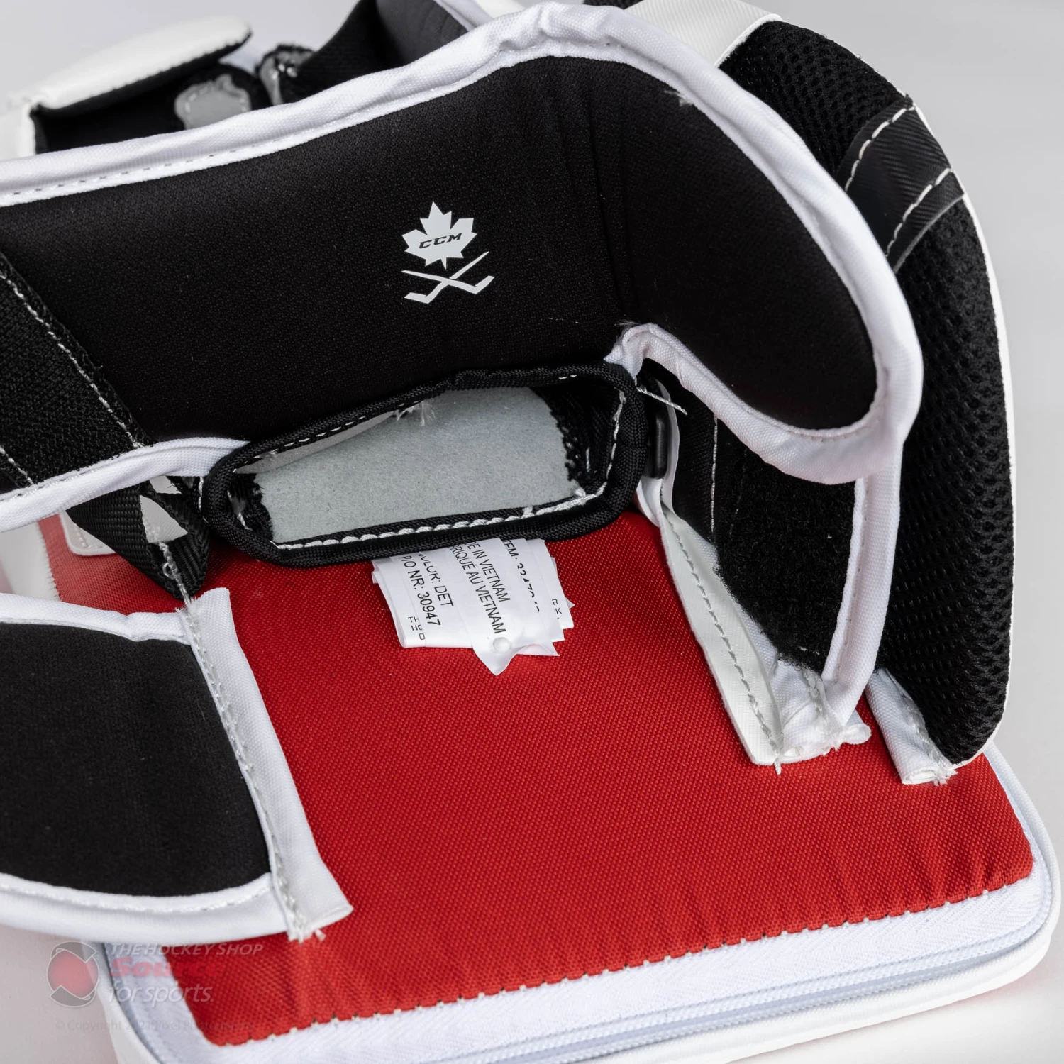 CCM Extreme Flex E5.5 Youth Goalie Blocker - Image 10