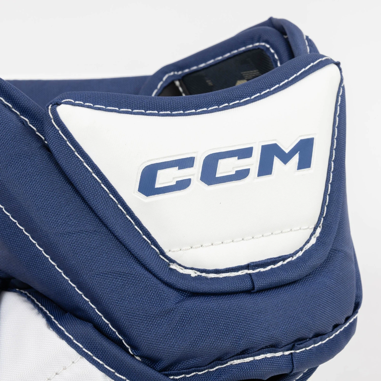 CCM Axis 2.5 Junior Goalie Catcher - Image 9