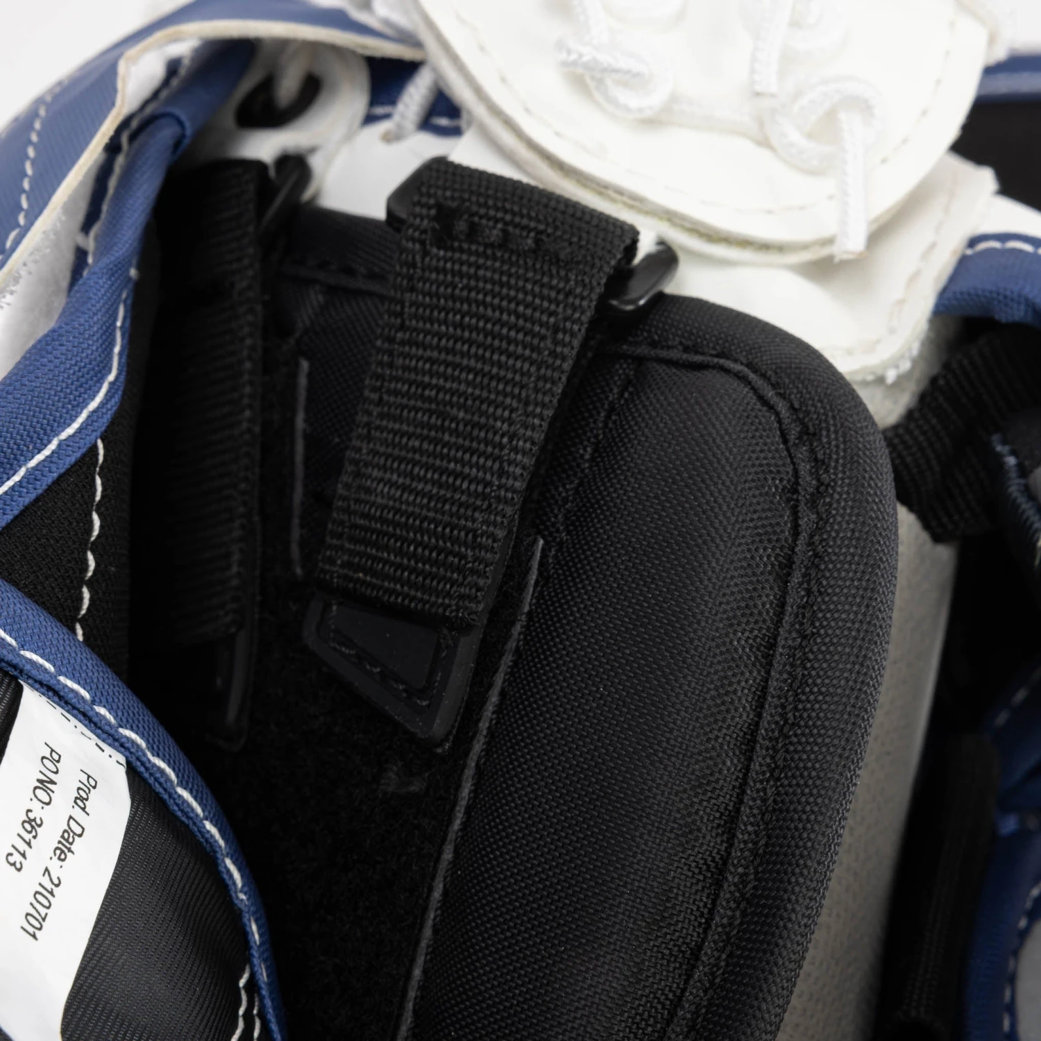 CCM Axis 2.5 Junior Goalie Catcher - Image 12