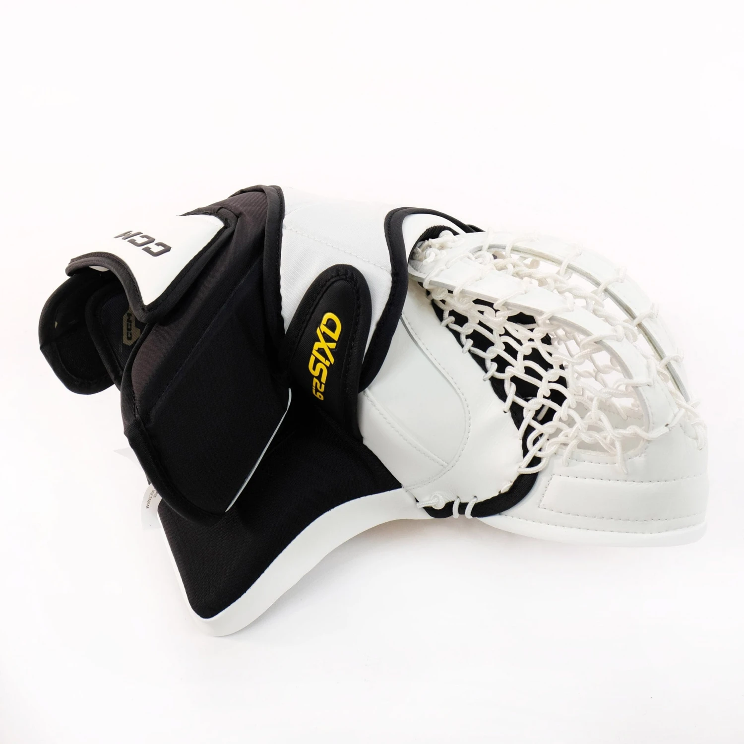 CCM Axis 2.9 Senior Goalie Catcher - Image 15