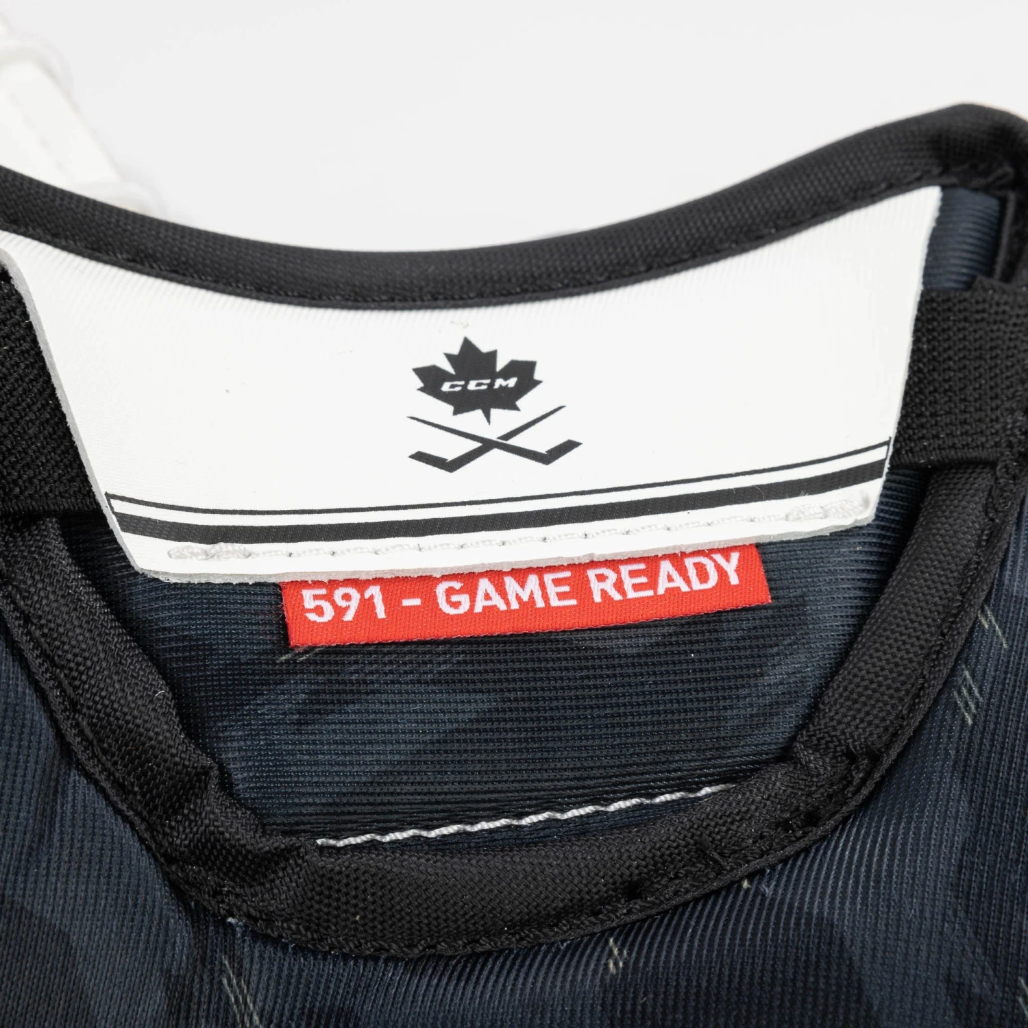 CCM Axis 2.9 Senior Goalie Catcher - Image 10