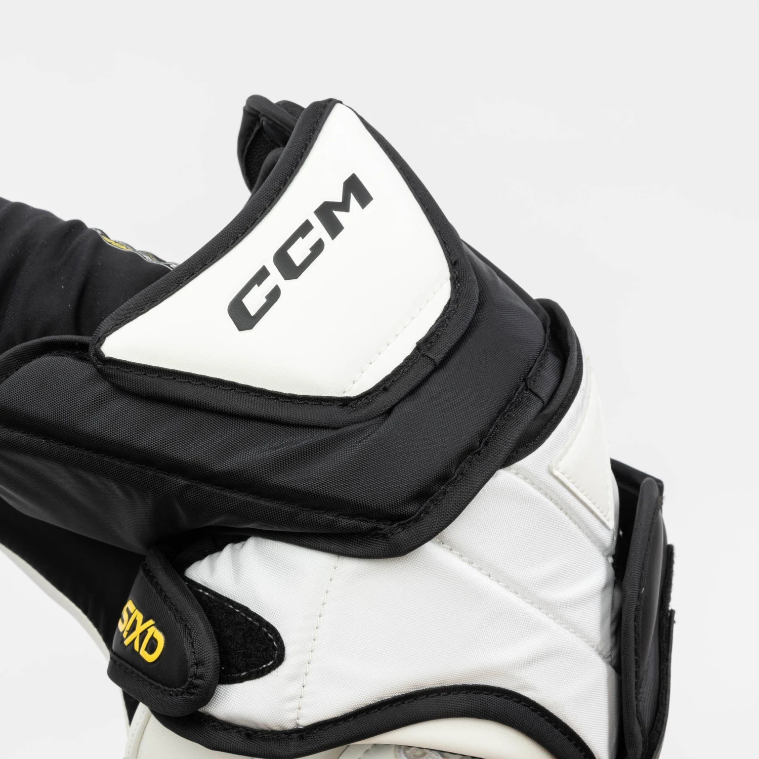 CCM Axis 2.9 Senior Goalie Catcher - Image 7