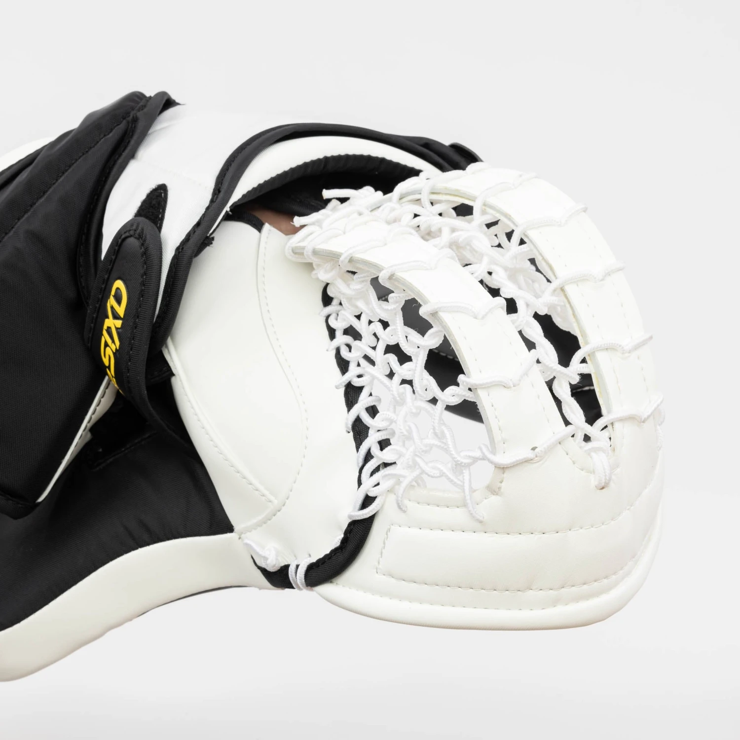 CCM Axis 2.9 Senior Goalie Catcher - Image 3