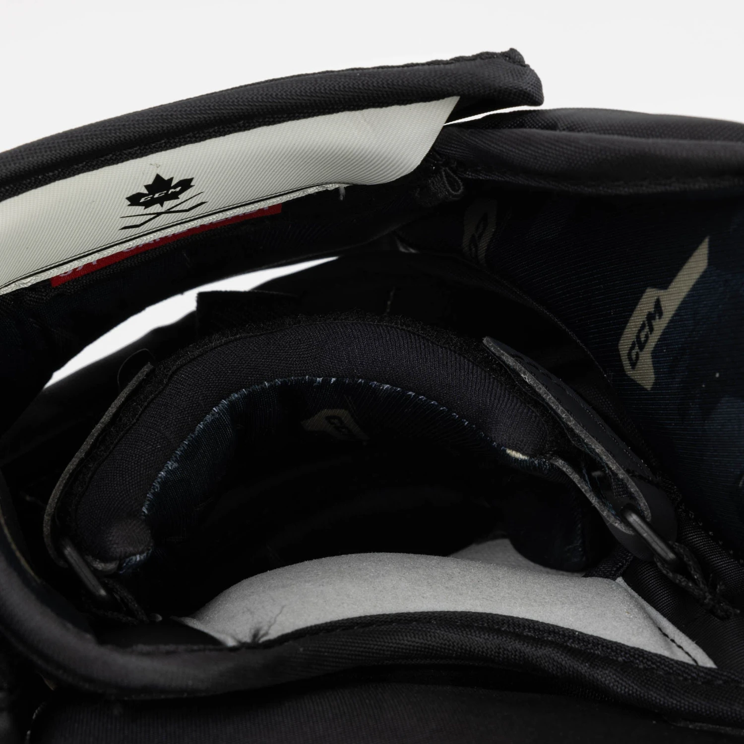 CCM Axis 2.9 Senior Goalie Catcher - Image 9