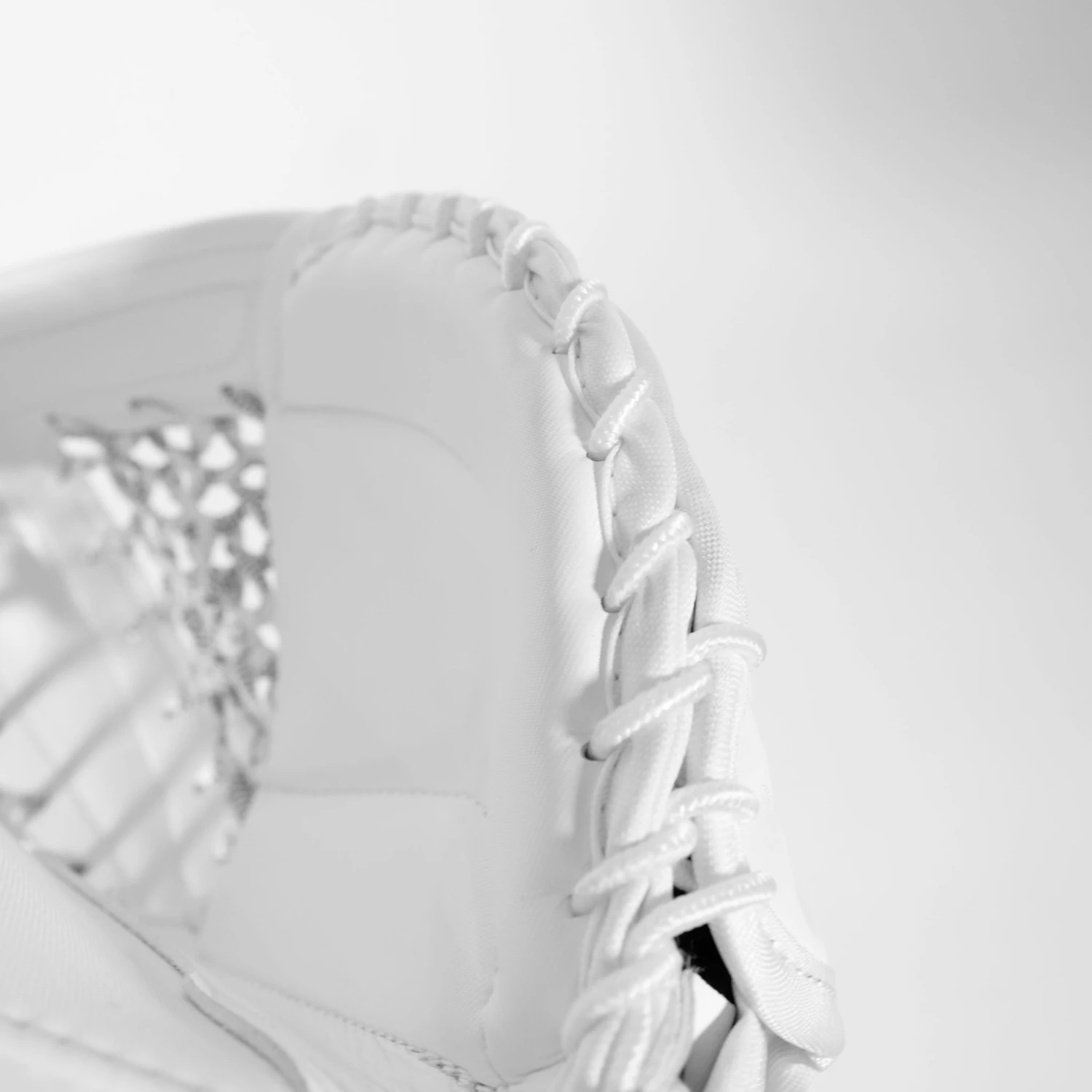 CCM Axis 2.9 Senior Goalie Catcher - Source Exclusive - Image 5