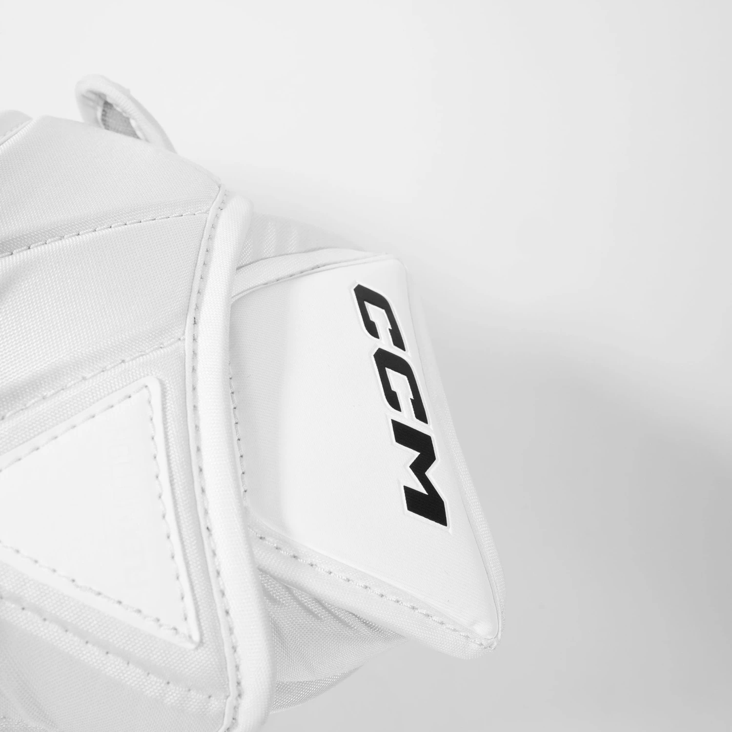 CCM Axis 2.9 Senior Goalie Catcher - Source Exclusive - Image 7