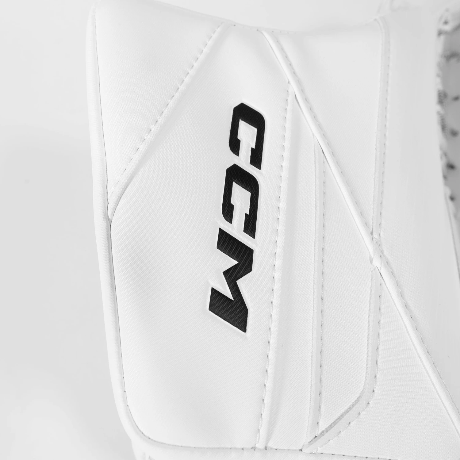 CCM Axis 2.9 Senior Goalie Catcher - Source Exclusive - Image 2