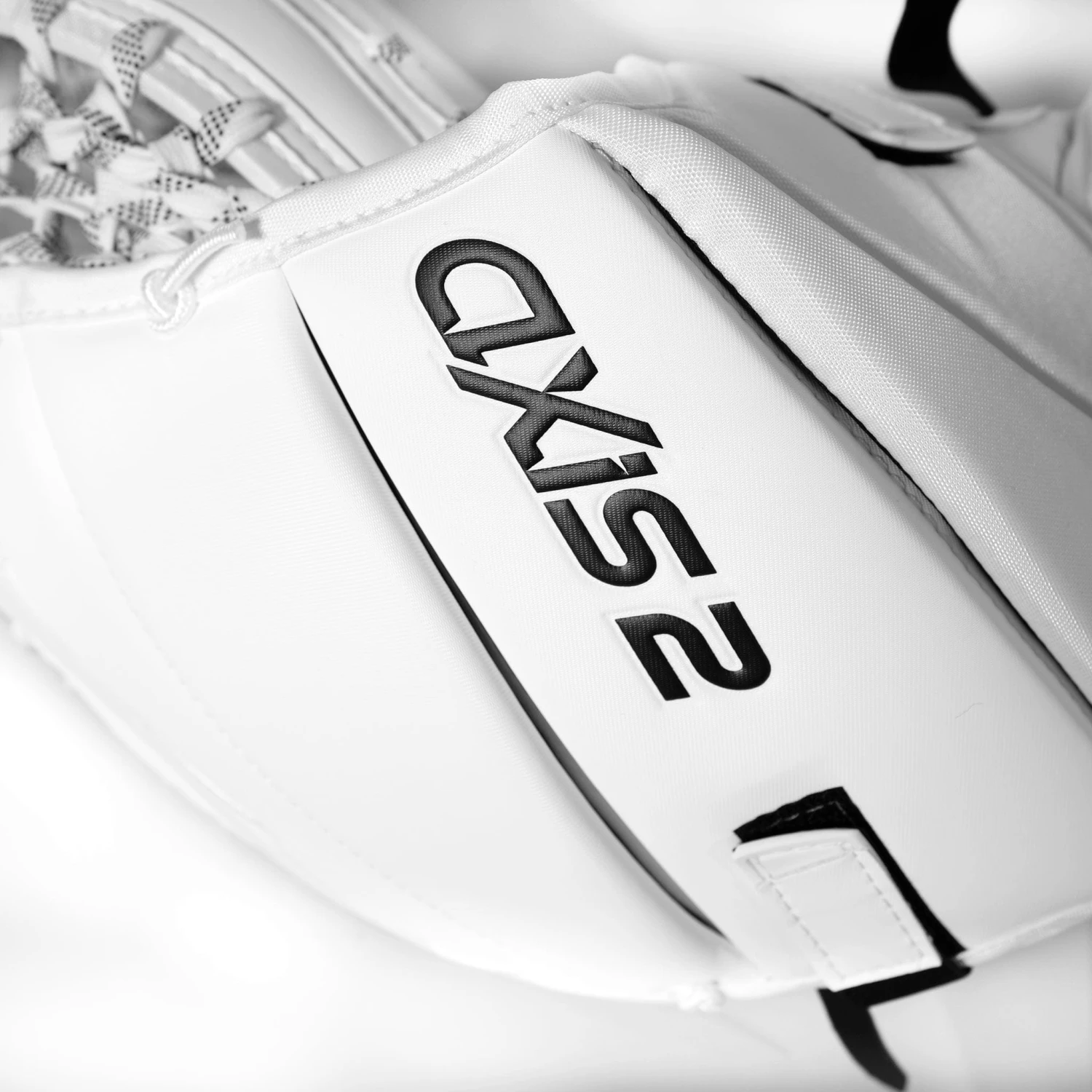 CCM Axis 2 Senior Goalie Catcher - 580 Degree - Image 3