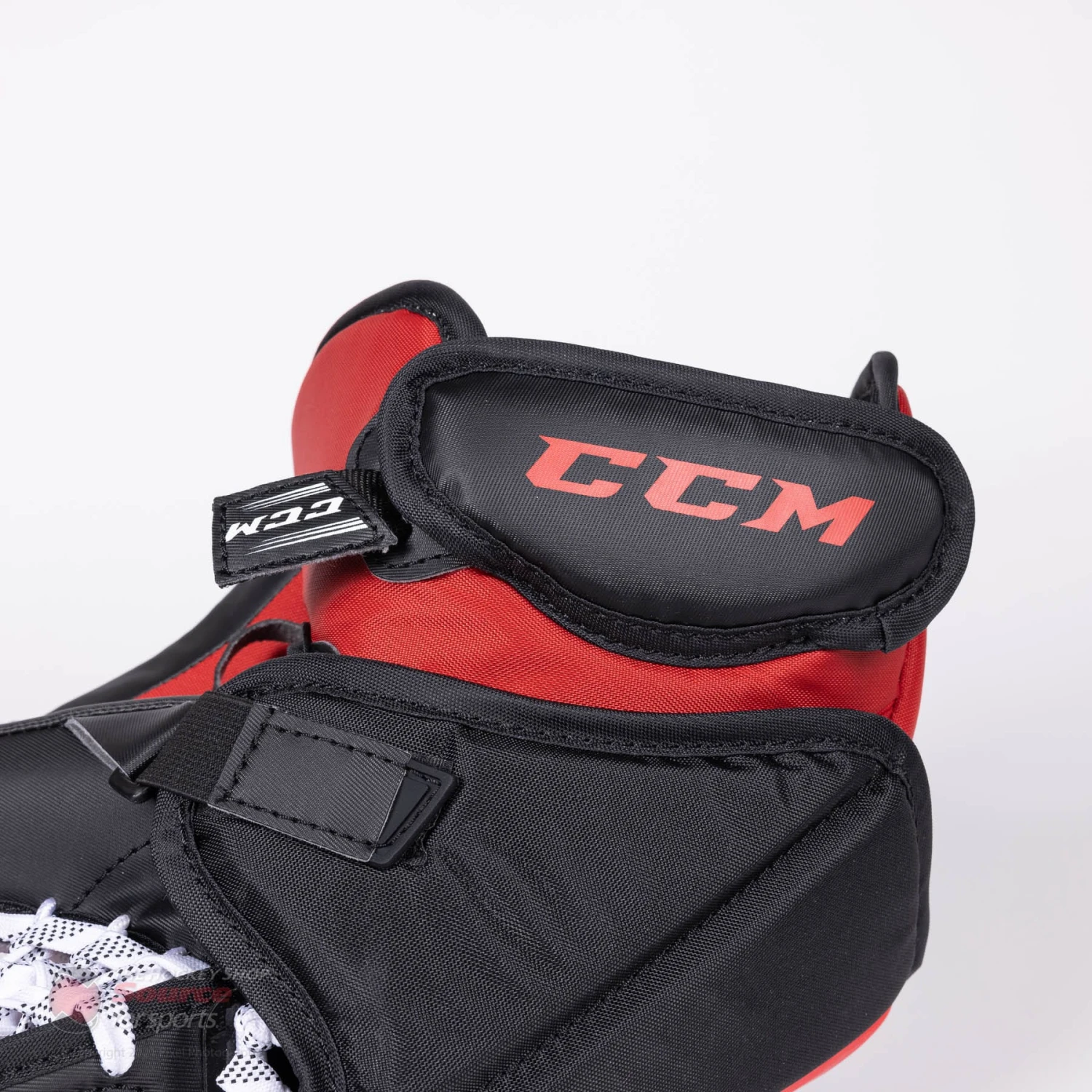 CCM Extreme Flex E5.5 Junior Goalie Catcher - Source Exclusive - Image 6