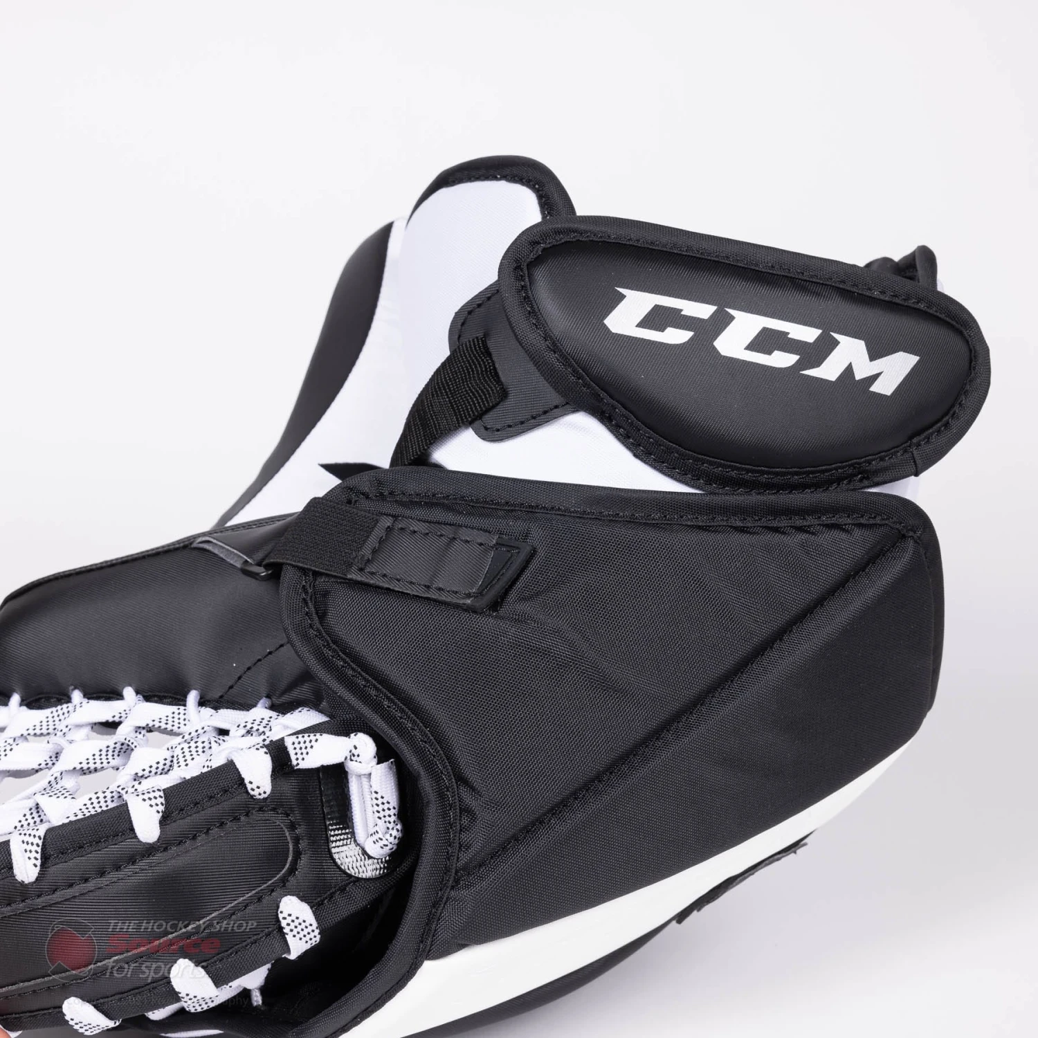 CCM Extreme Flex E5.5 Senior Goalie Catcher - Source Exclusive - Image 6