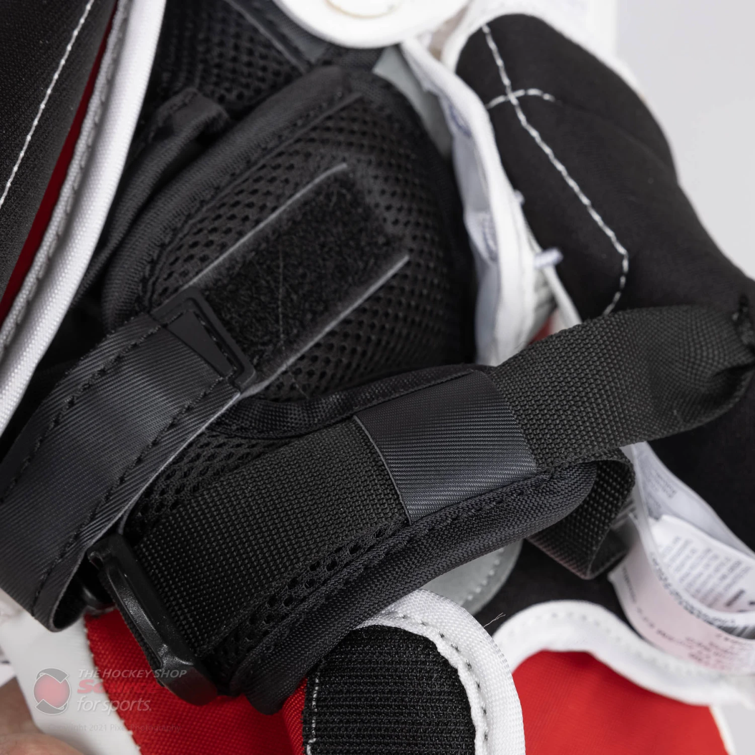 CCM Extreme Flex E5.5 Youth Goalie Catcher - Image 10