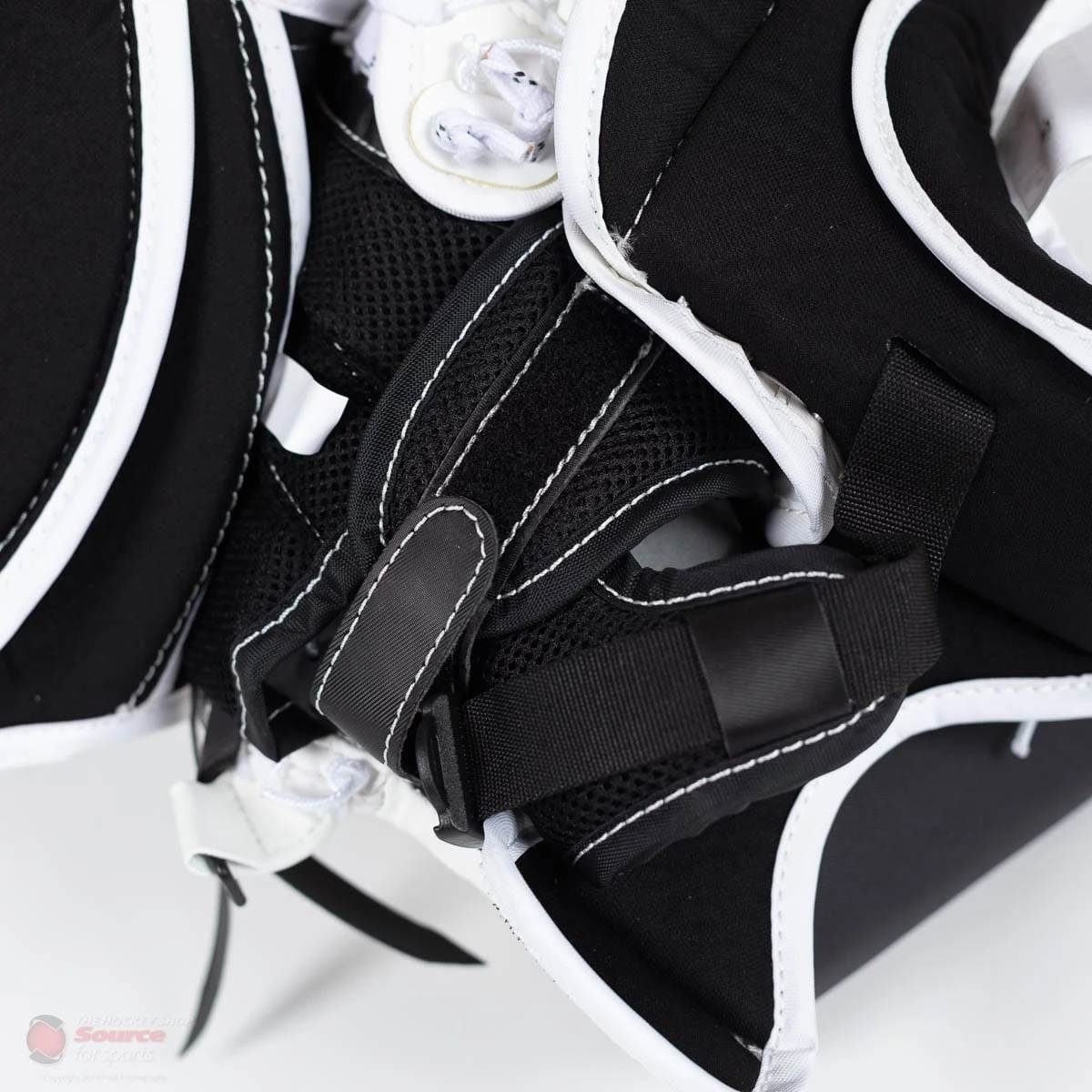 CCM Premier P2.5 Junior Goalie Catcher - Source Exclusive - Image 9