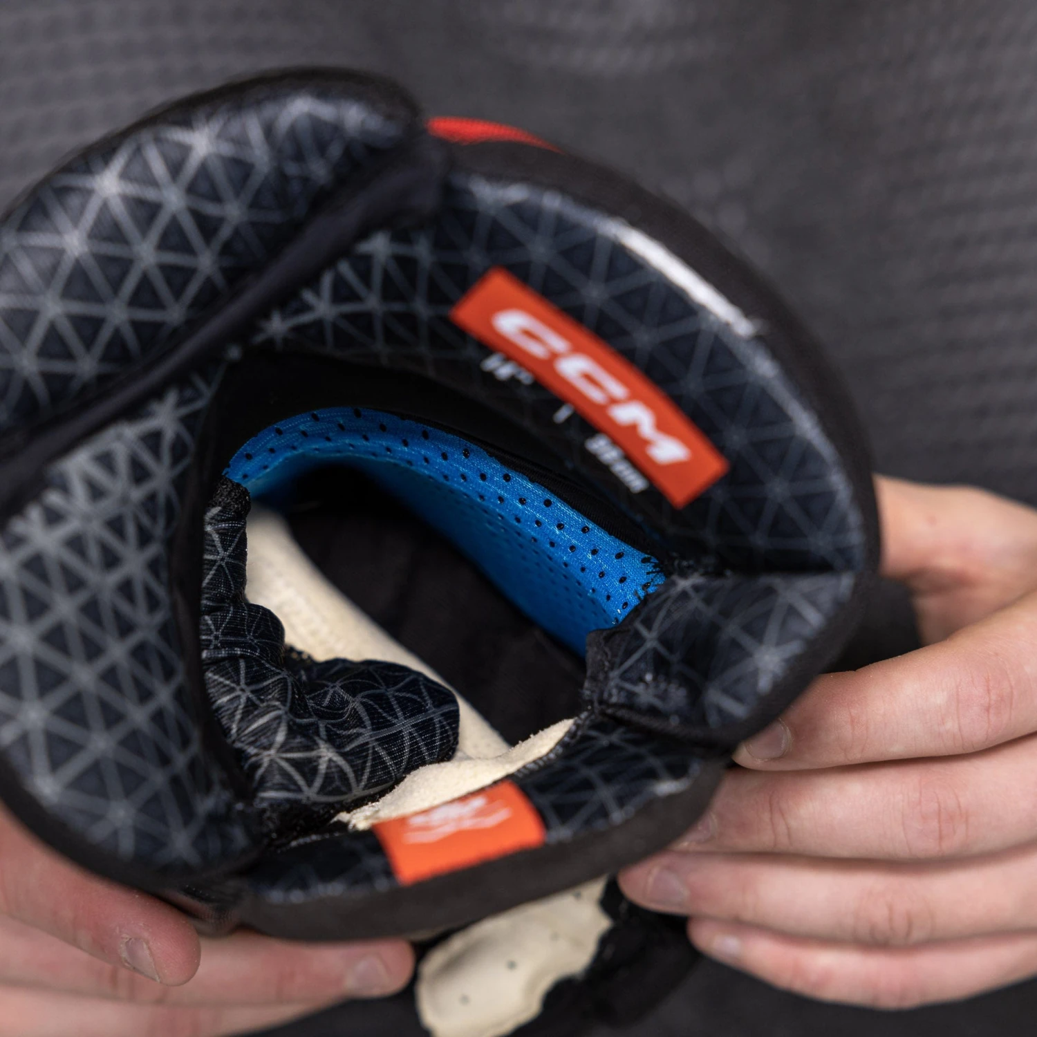 CCM Jetspeed FT6 Pro Junior Hockey Gloves - Image 16