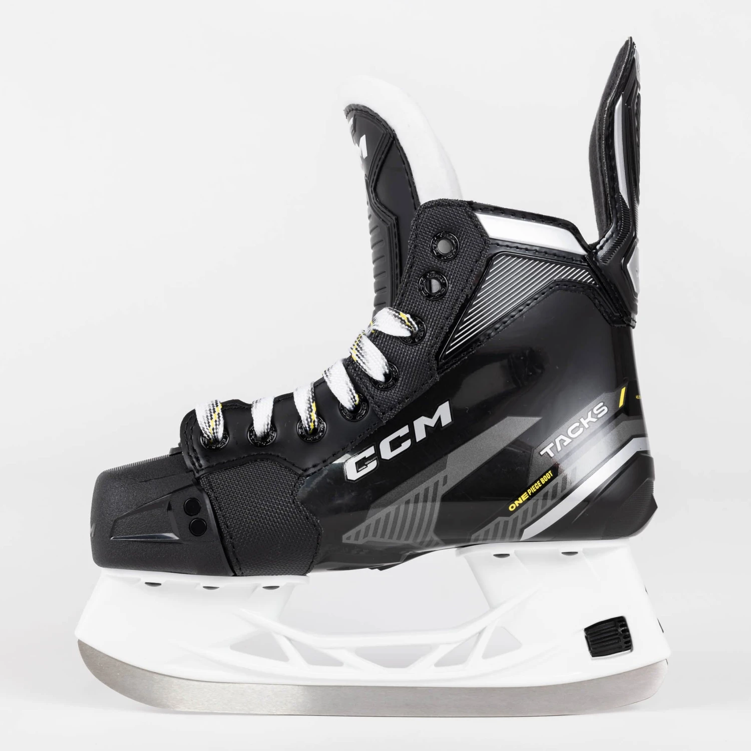 CCM Tacks AS570 Junior Hockey Skates - Image 2