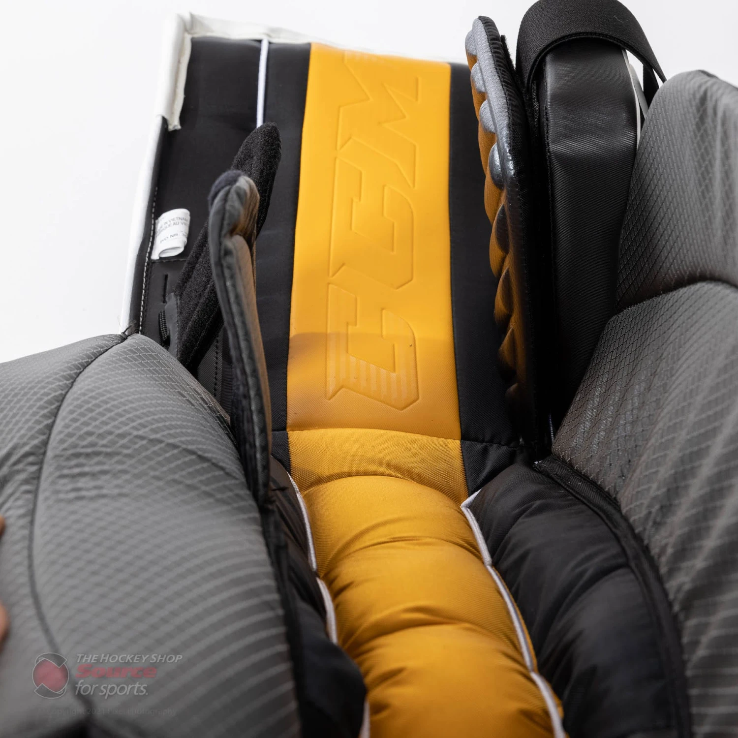 CCM Extreme Flex E5.9 Senior Goalie Leg Pads - Image 17