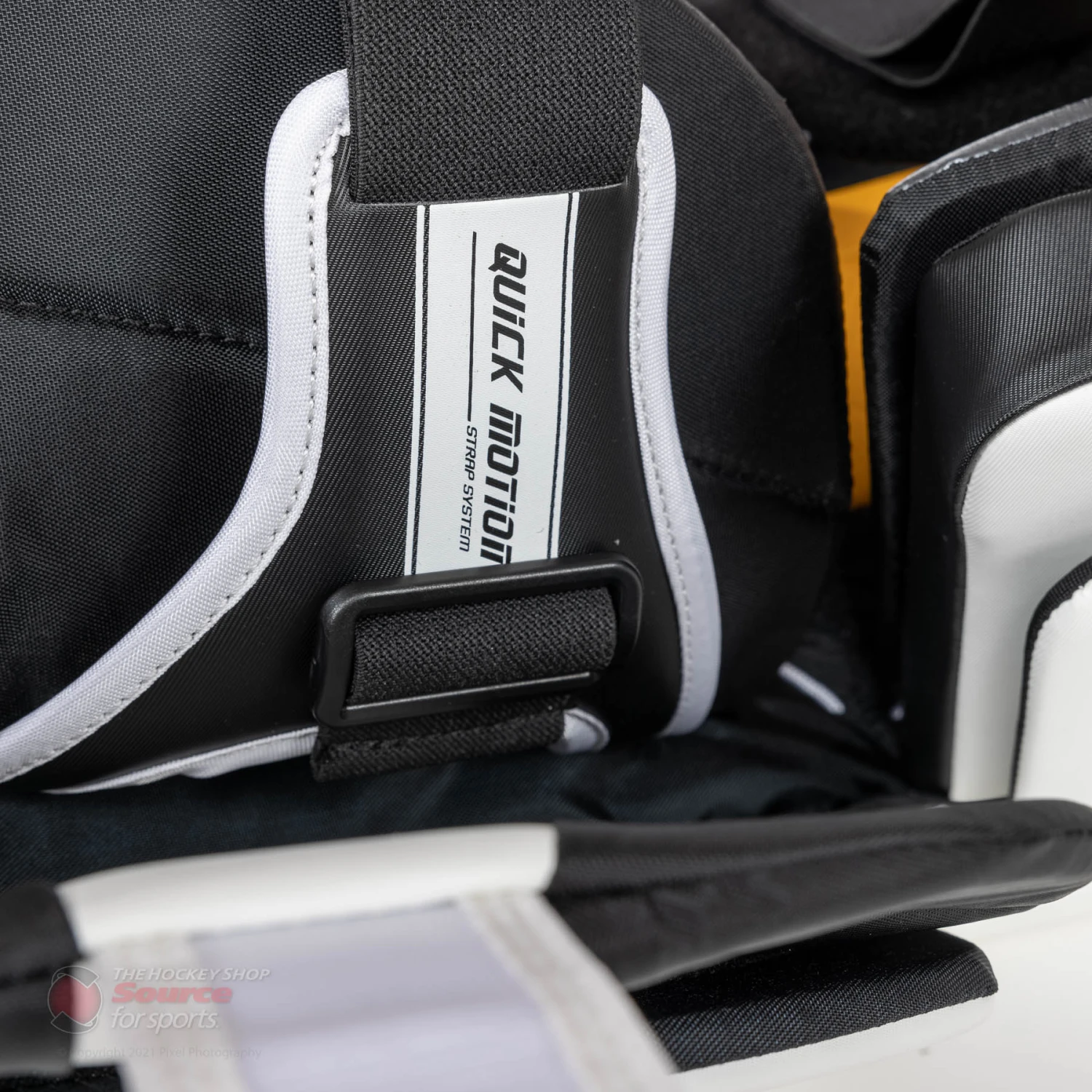 CCM Extreme Flex E5.9 Senior Goalie Leg Pads - Image 16