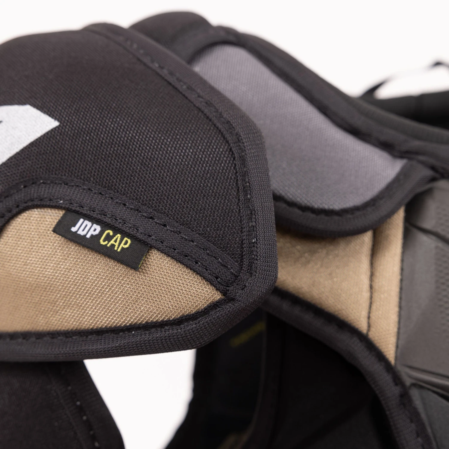 CCM Tacks AS580 Junior Hockey Shoulder Pads - Image 8