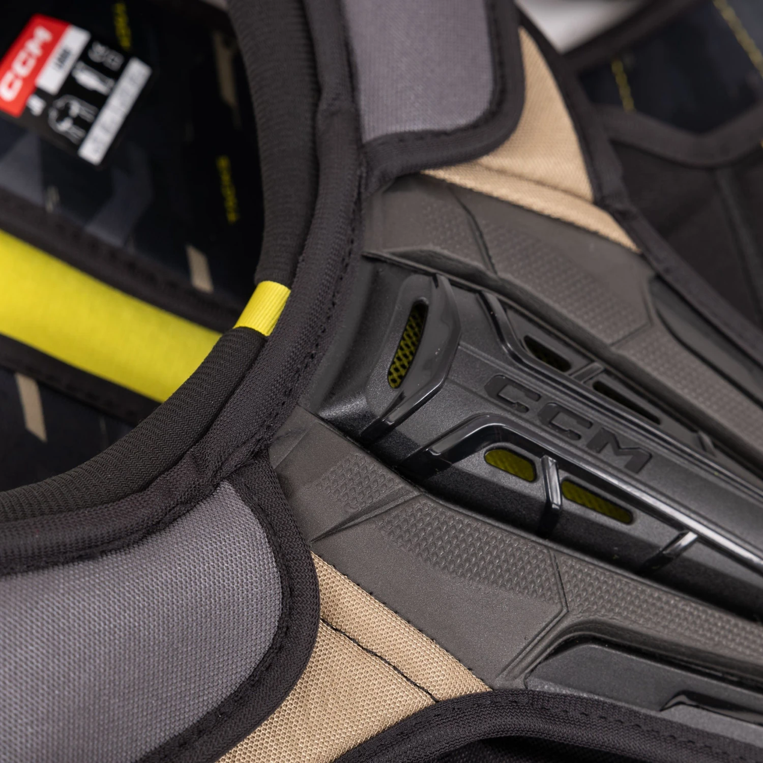 CCM Tacks AS580 Junior Hockey Shoulder Pads - Image 10