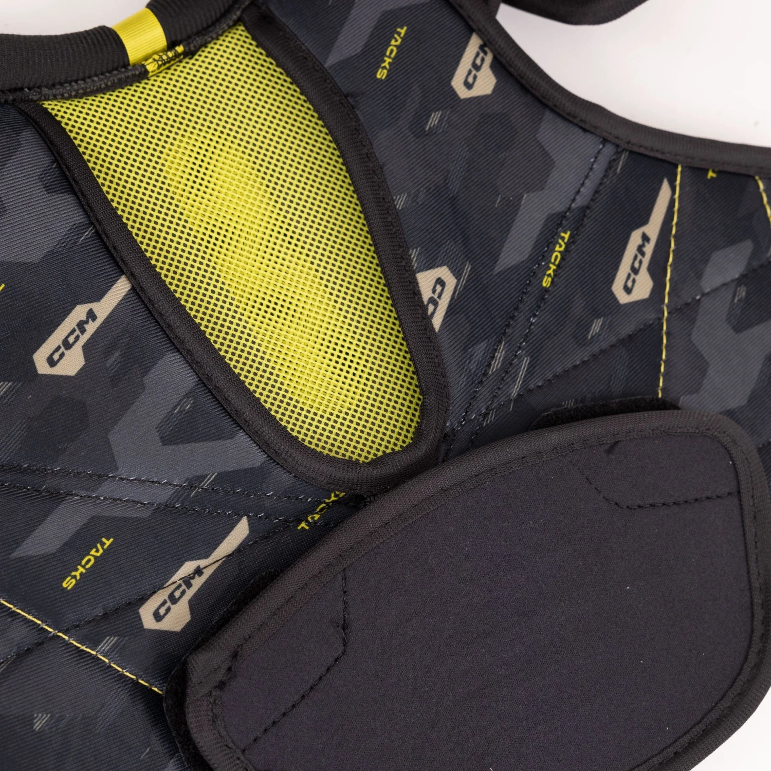 CCM Tacks AS580 Junior Hockey Shoulder Pads - Image 13