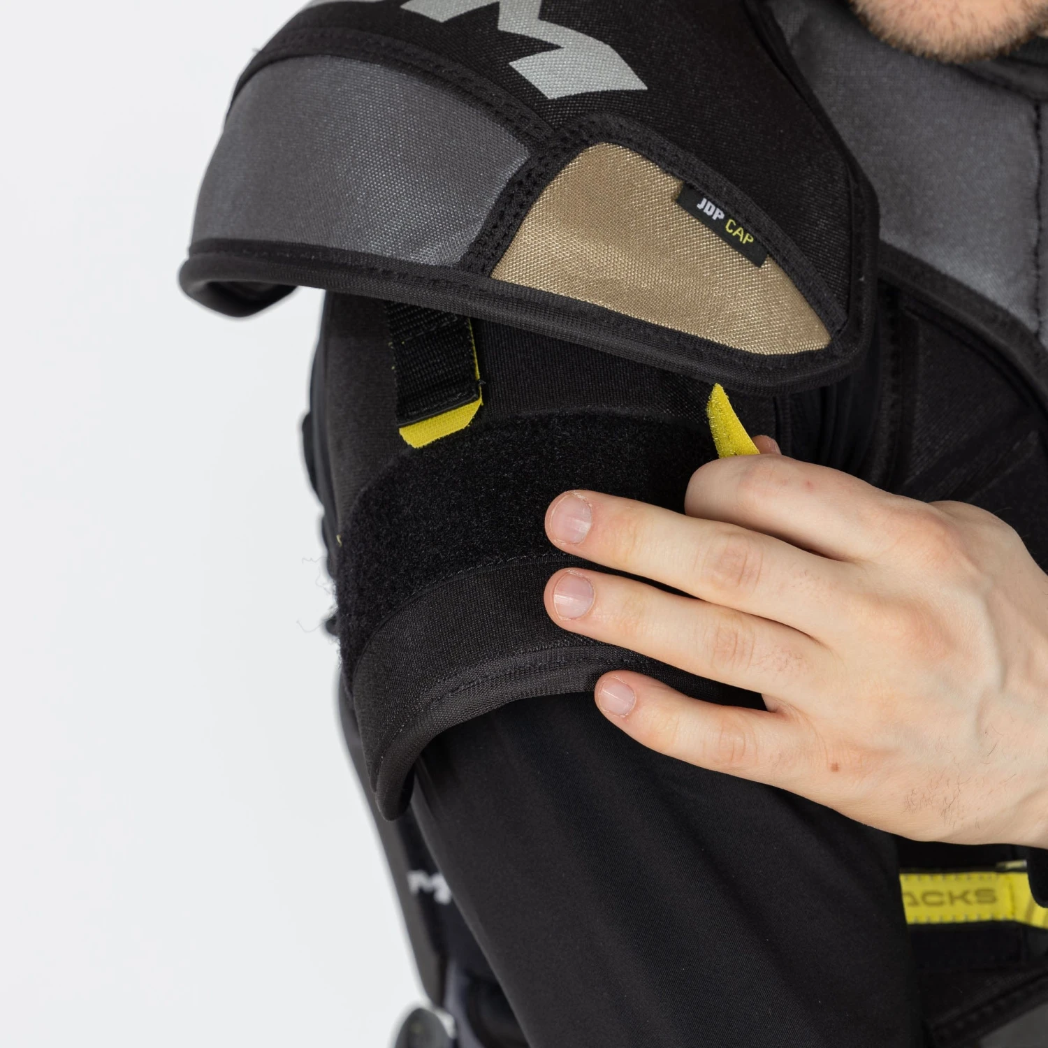 CCM Tacks Vector Plus Junior Hockey Shoulder Pads - Image 19