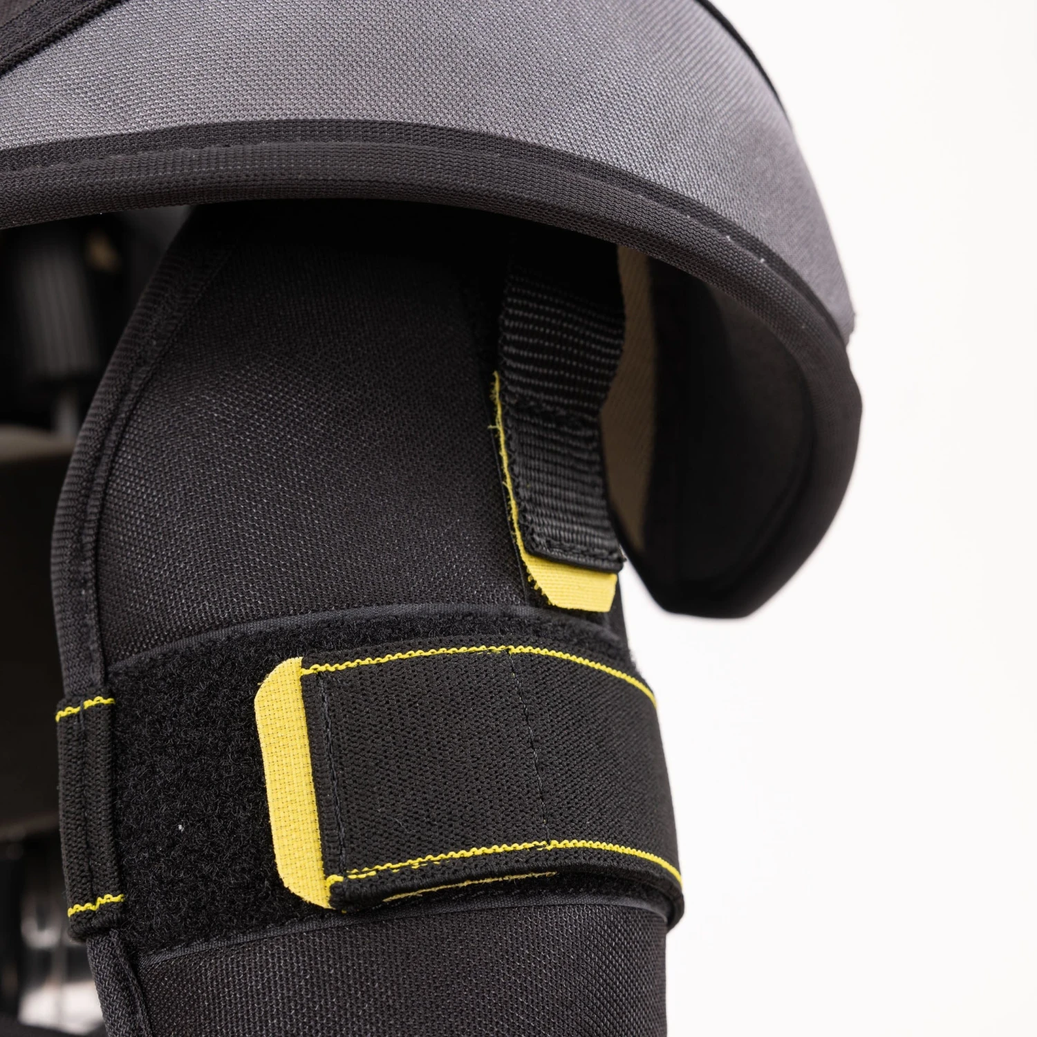 CCM Tacks Vector Plus Junior Hockey Shoulder Pads - Image 6