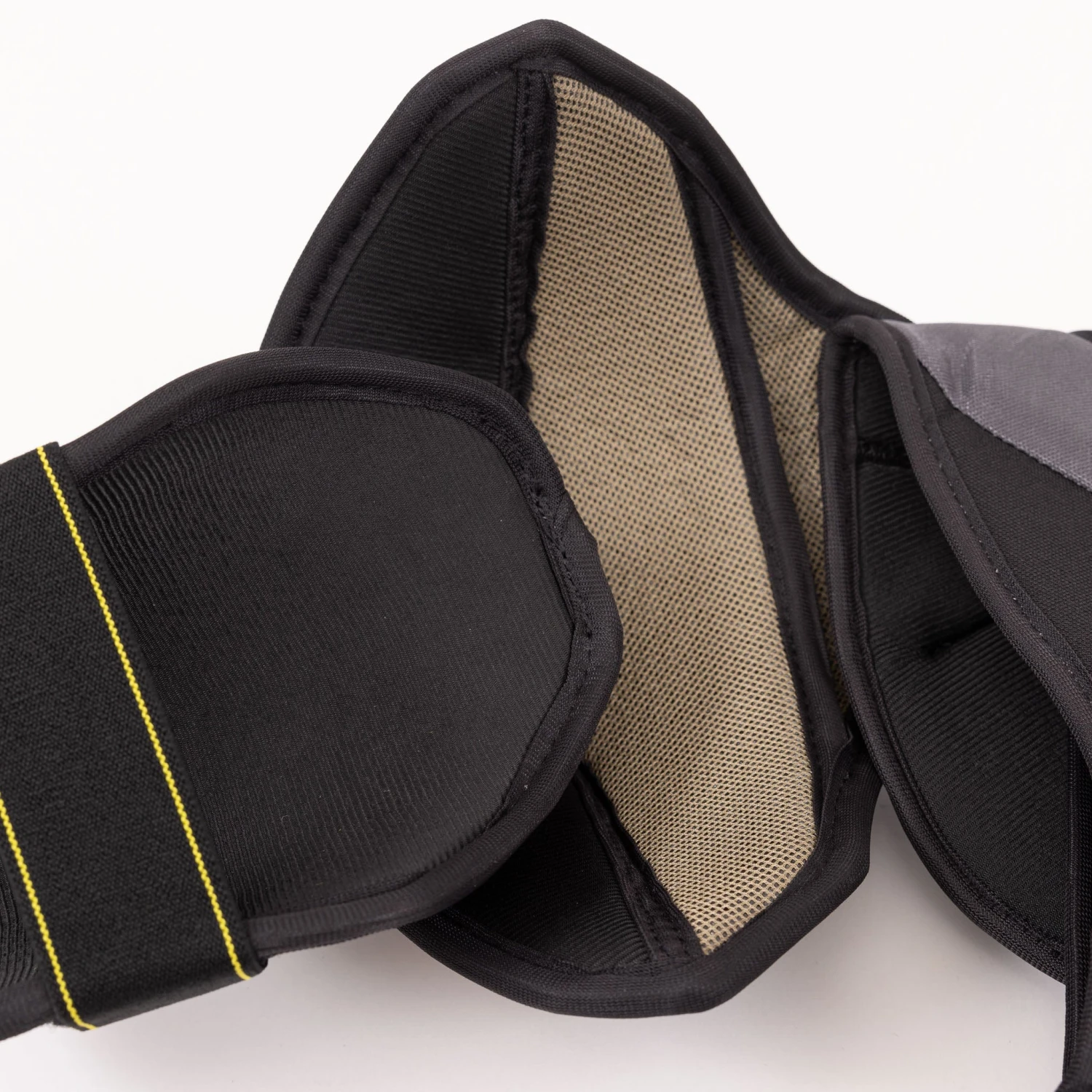 CCM Tacks Vector Plus Junior Hockey Shoulder Pads - Image 10