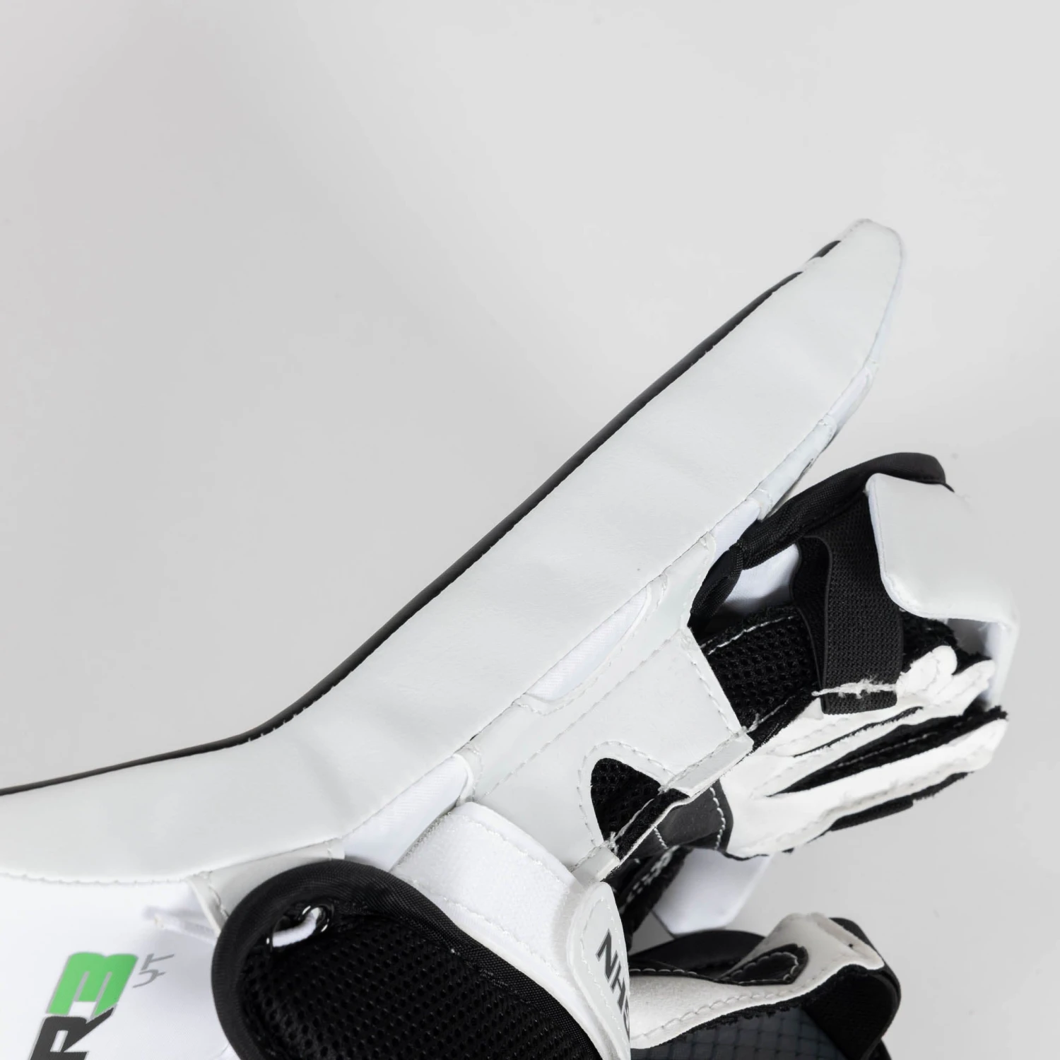 Vaughn Ventus SLR3 Youth Goalie Blocker - Image 12