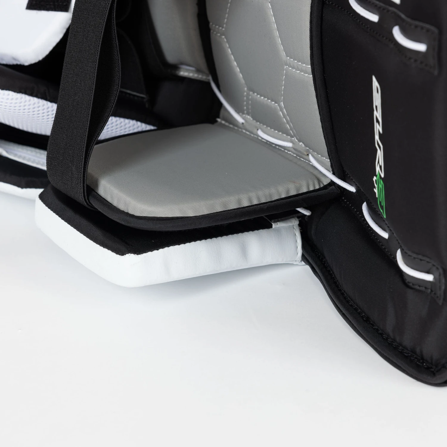 Vaughn Ventus SLR3 Youth Goalie Leg Pads - Image 10