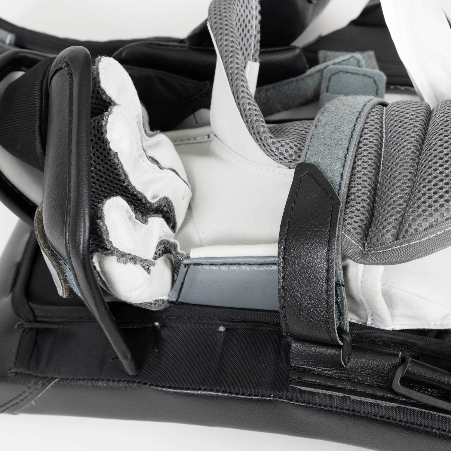 Warrior Ritual G6.1 Pro+ Senior Goalie Blocker - Image 17