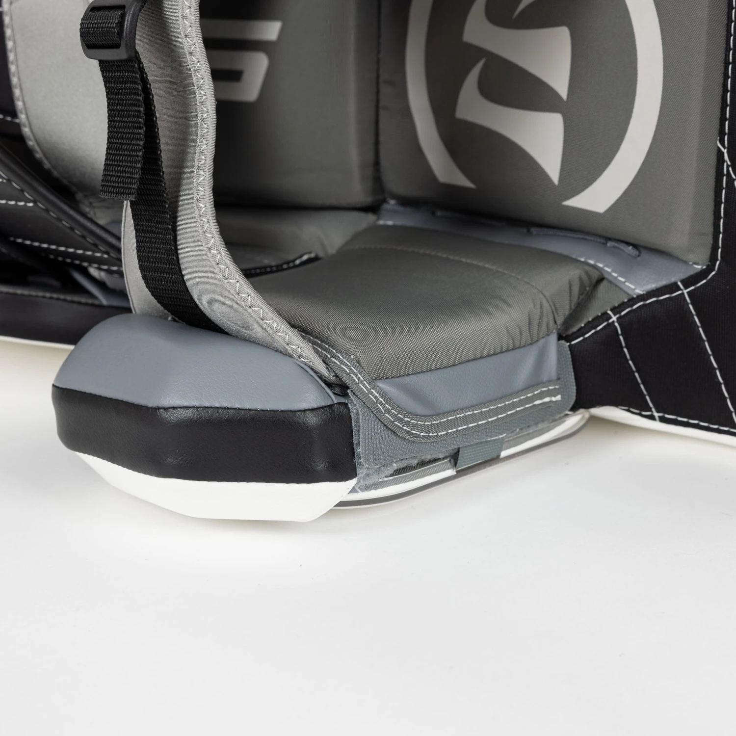 Warrior Ritual G6 E+ Senior Goalie Leg Pads - Image 6