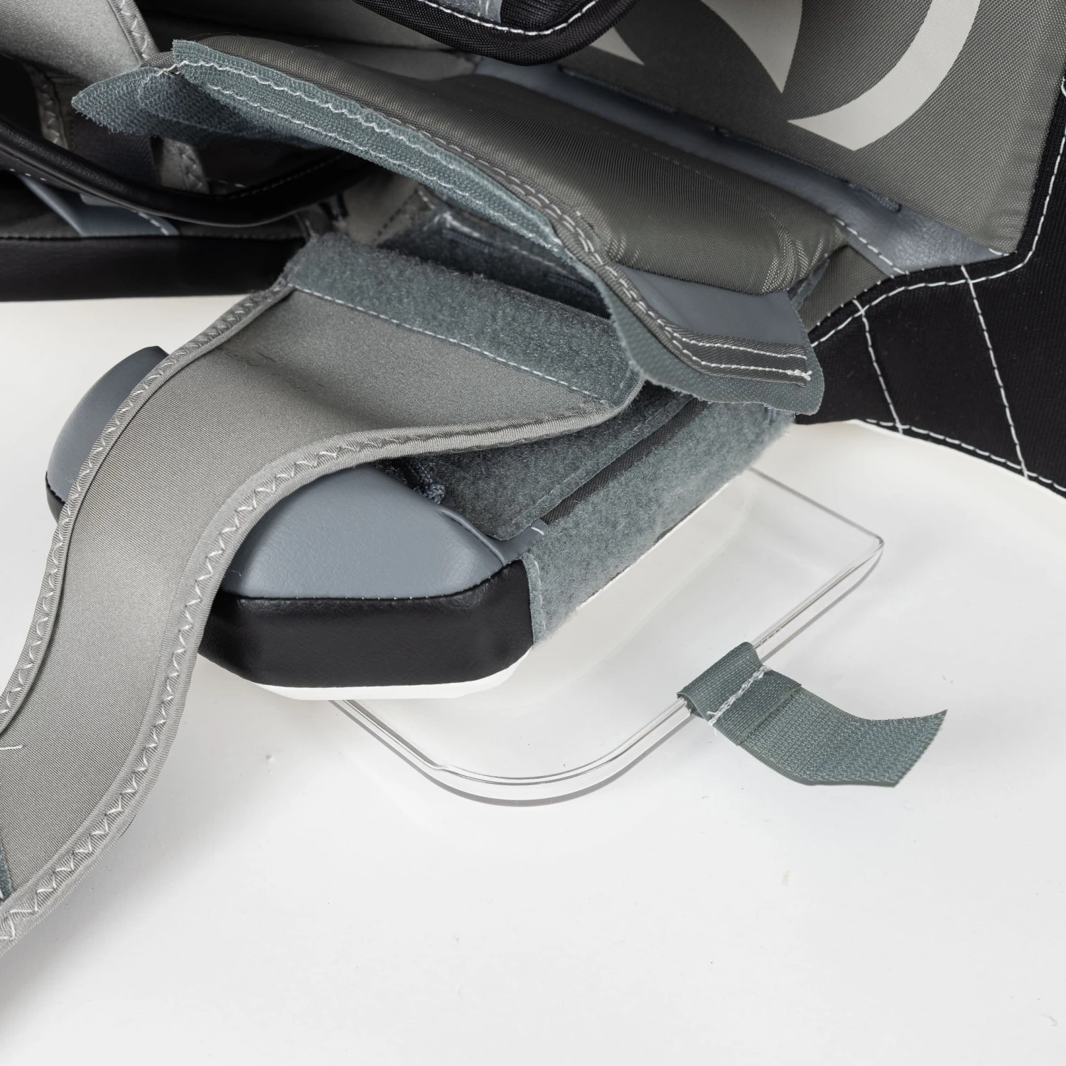 Warrior Ritual G6 E+ Senior Goalie Leg Pads - Image 10